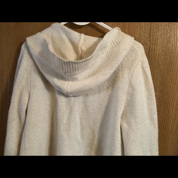 White Prana sweater with big buttons - Picture 2 of 7